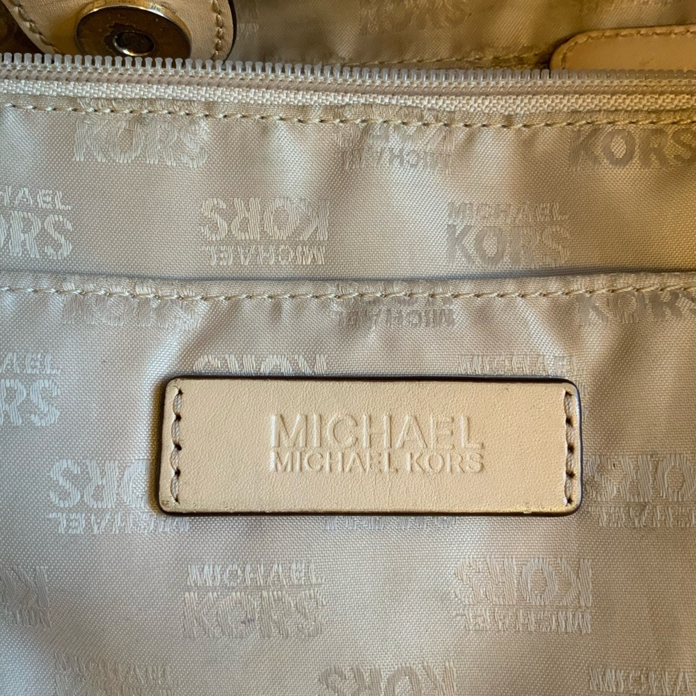 MICHAEL KORS BAG - Picture 10 of 15